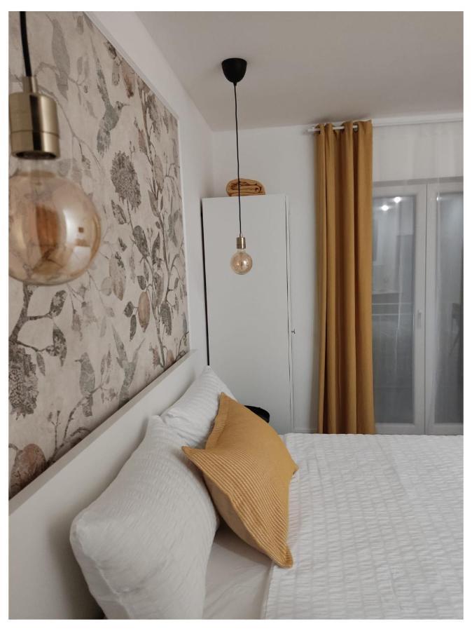 Mina Lux Jelsa * Jelsa (Hvar)